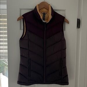 Mountain Hardwear Women's Dark Purple Puffer Vest